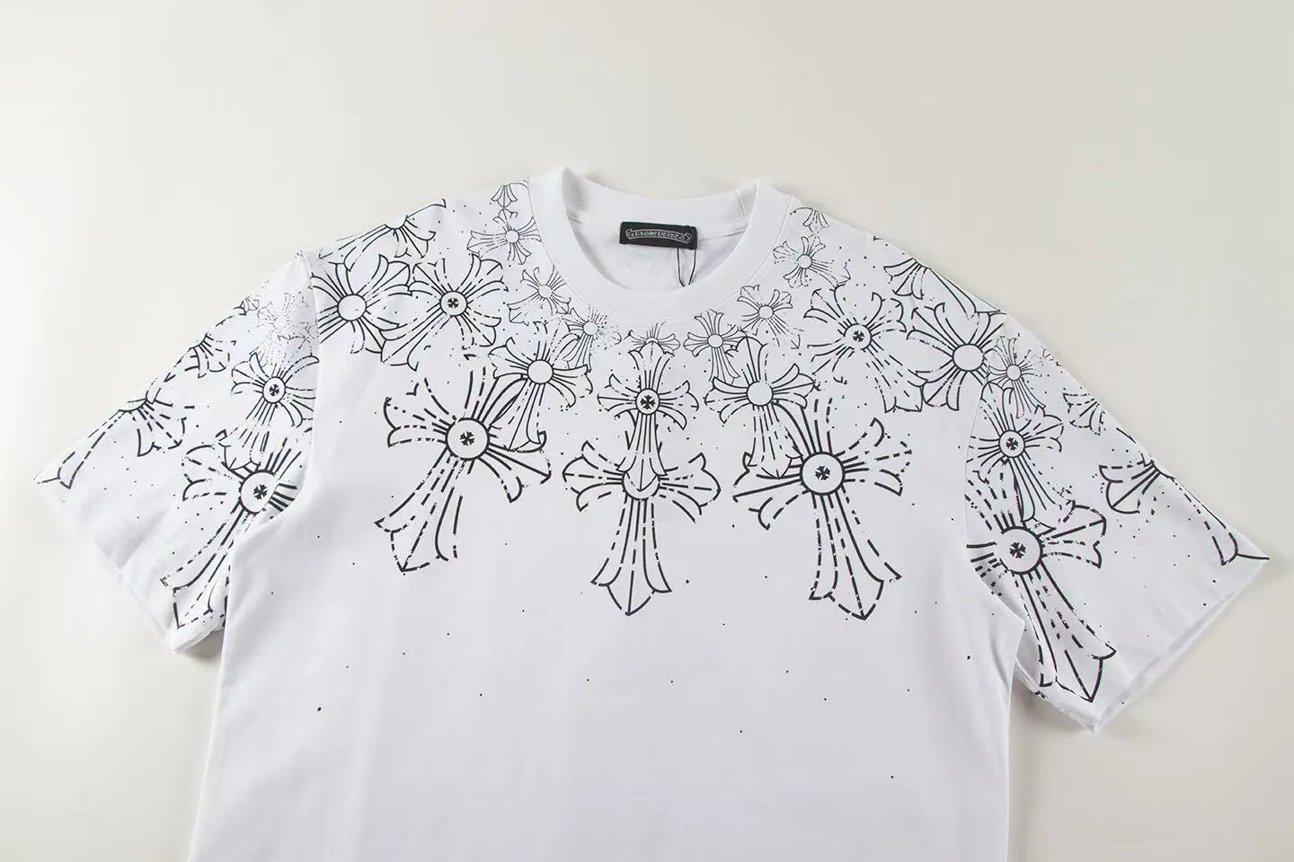 🅿️150 Style: 2025 new Croix Heart short-sleeved T-shirt Material: High version 300g double yarn combed cotton Size: S～XL Color: White Style number: Z026